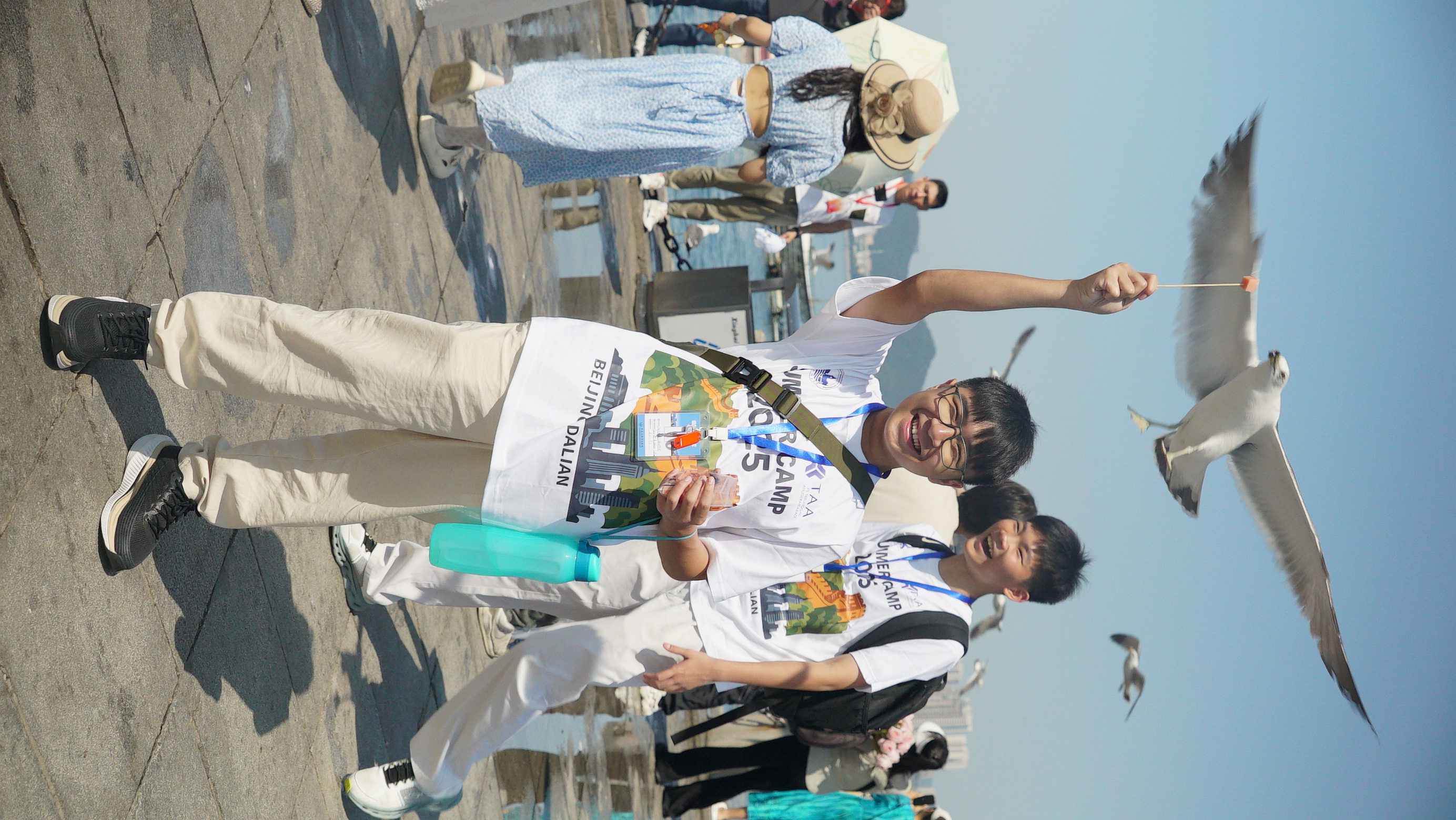 Participants feeding birds outdoors in Dalian